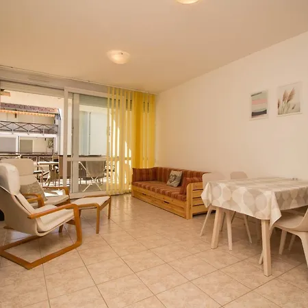 327 - Balaton-parti 2 Szobas Apartman *