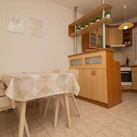 327 - Balaton-parti 2 Szobas Apartman * Balatonoszod